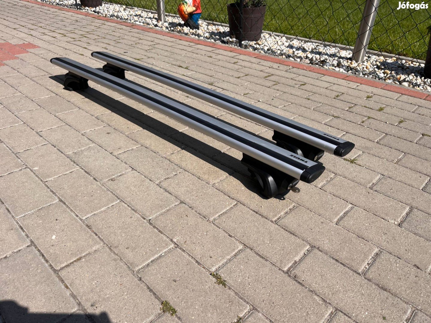 Thule 757 talpszet Wingbar 127cm rúd tetőcsomagtartó tetőkorlátos autó