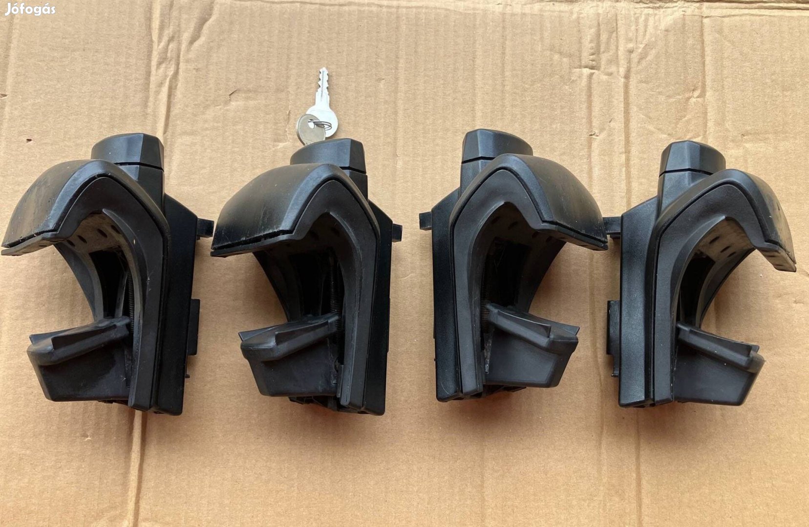 Thule 757 tetőkorlátos csomagtartó talp