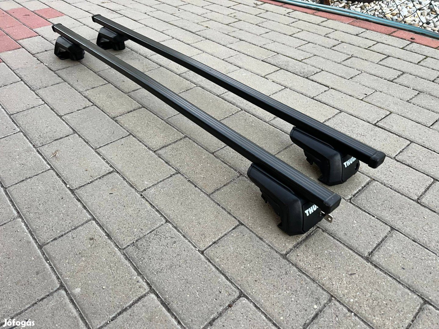 Thule Evo univerzális kombi tetőcsomagtartó squarbar rúddal Zárható