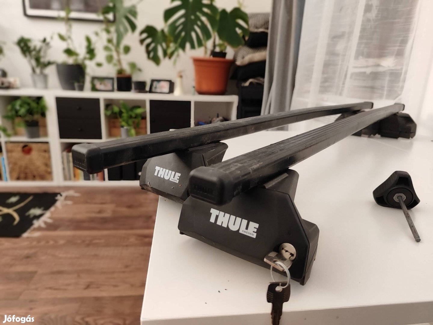 Thule Squarebar acél tetőcsomagtartó tetőkorlátos autókhoz 712100