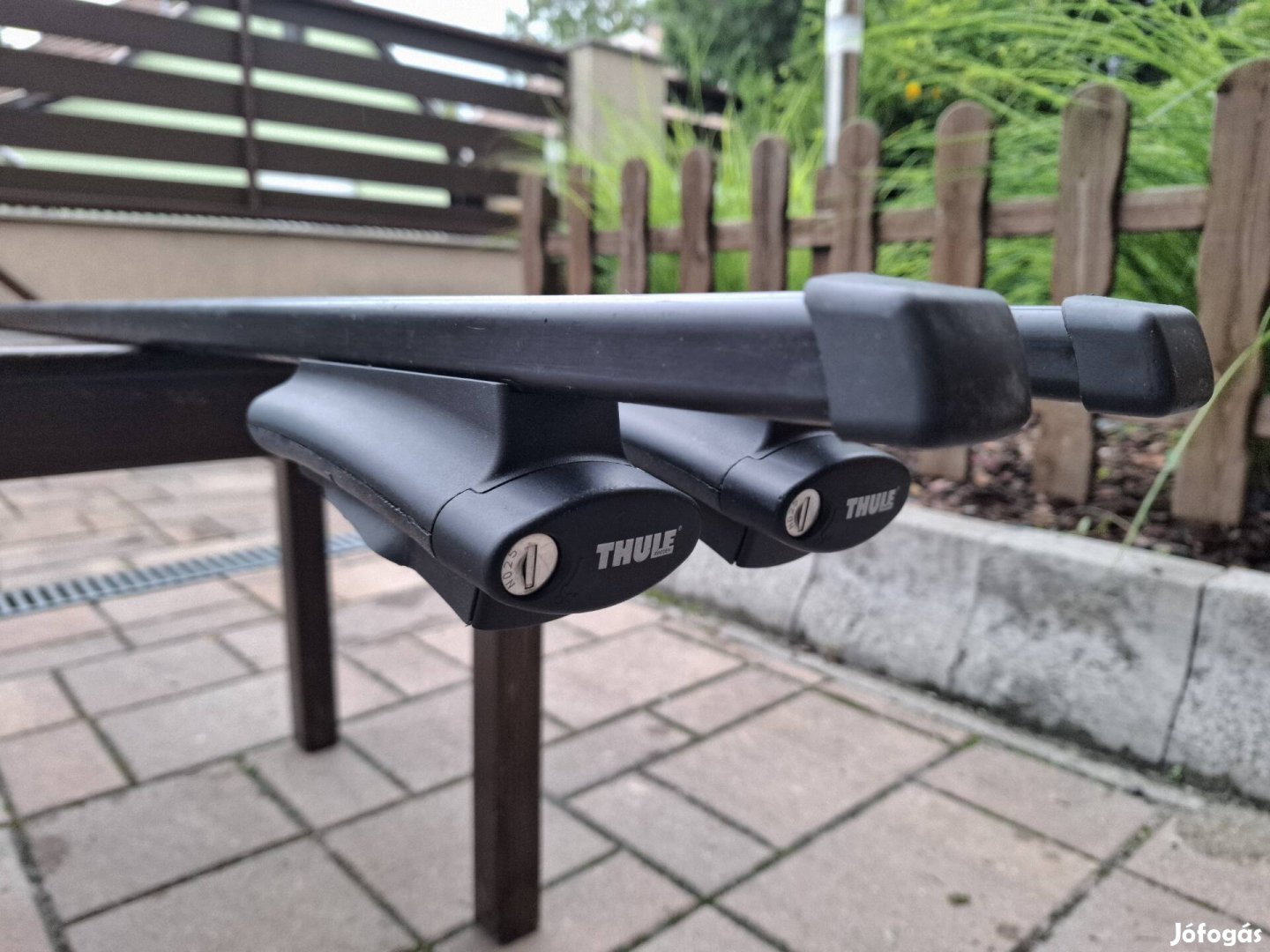 Thule Squarebar tetőcsomagtartó tetőkorlátra