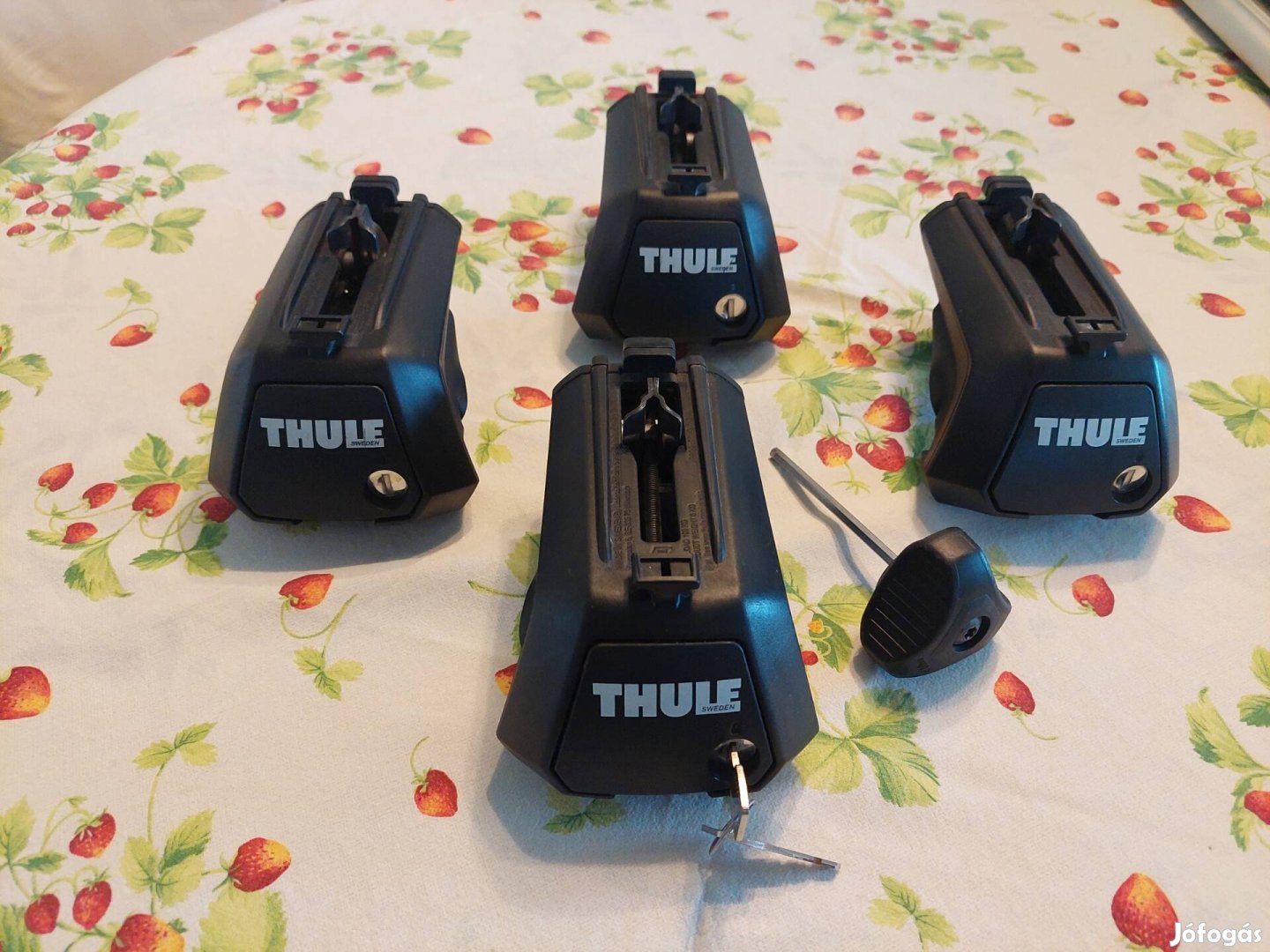Thule tető-csomagtartó felfogatás