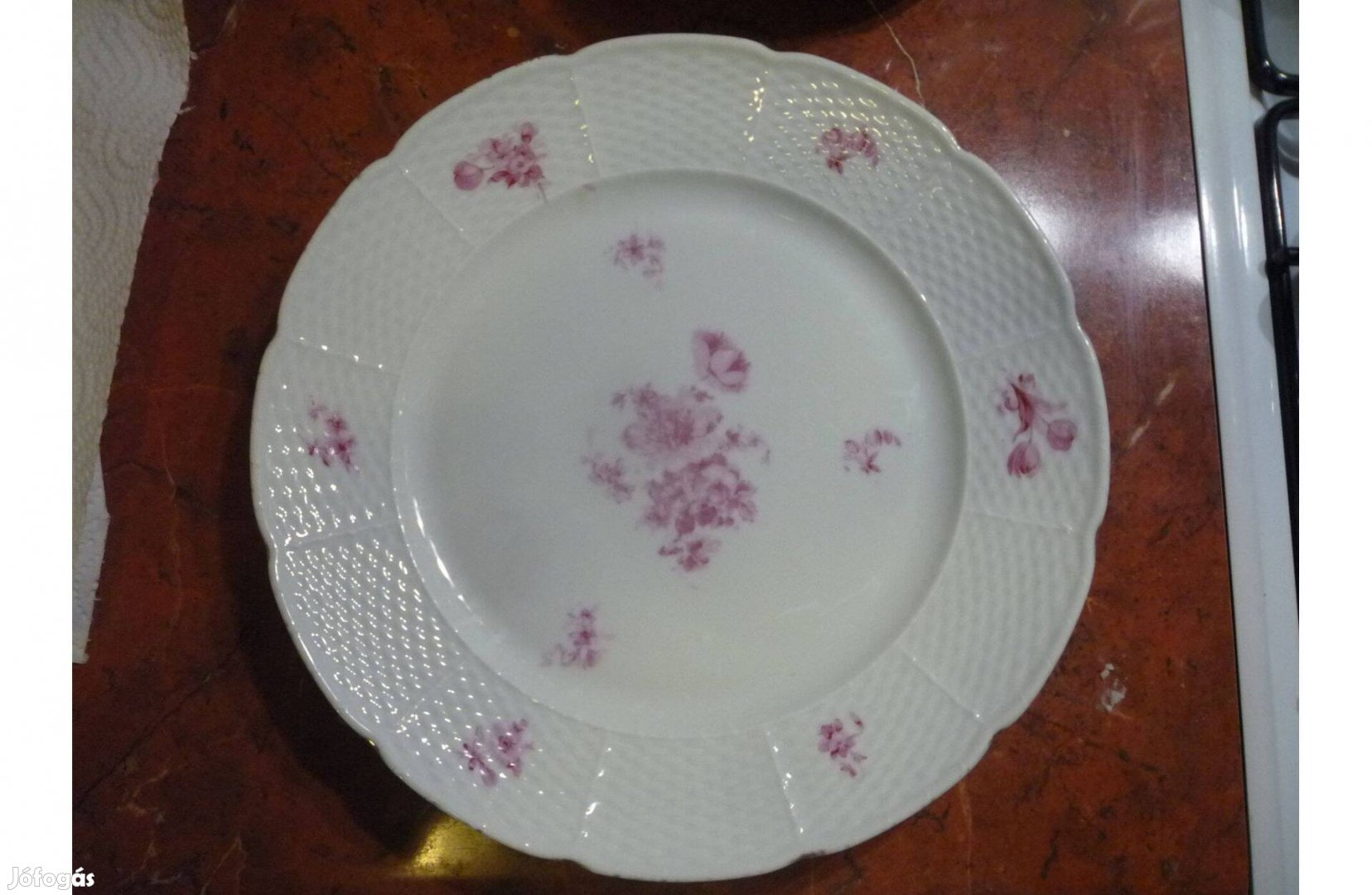Thun porcelán lapos tányér bordó virágmintával