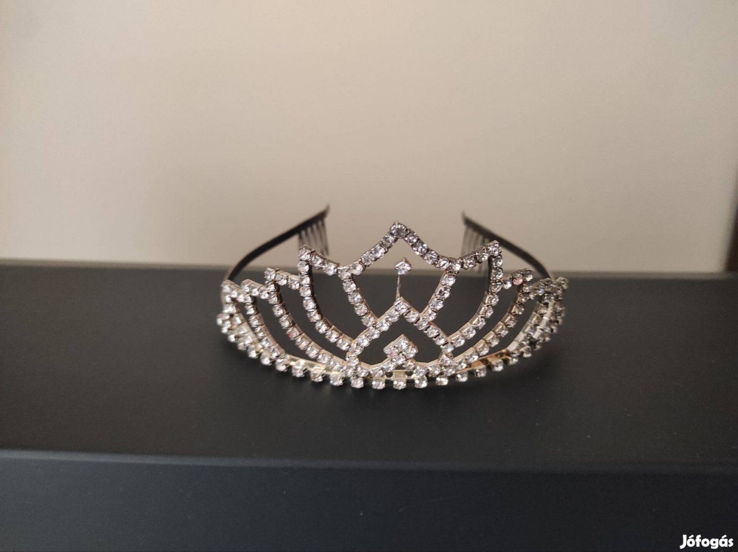 Tiara, strassz korona