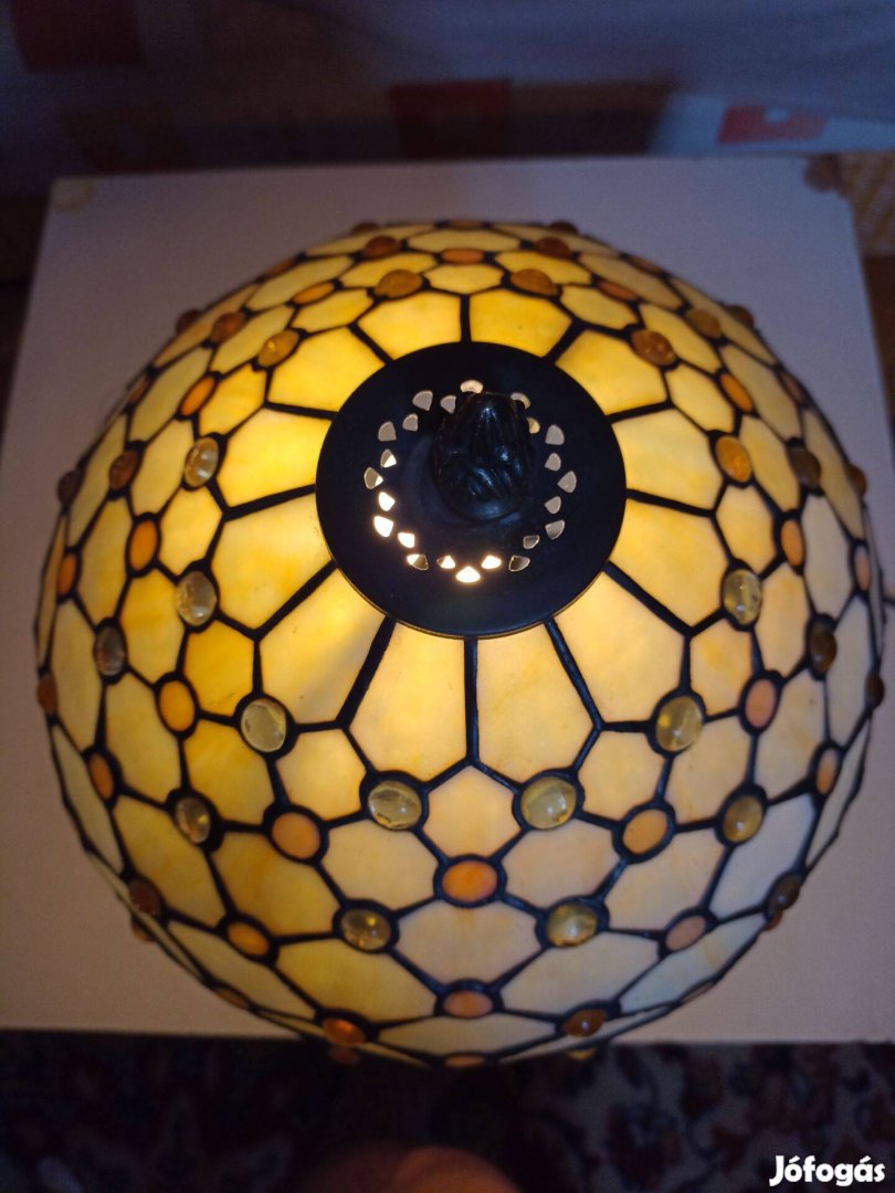 Tiffany típusú asztali lámpa