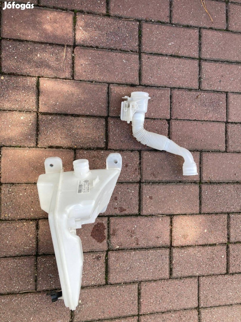 Tiguan ablakmosótartály