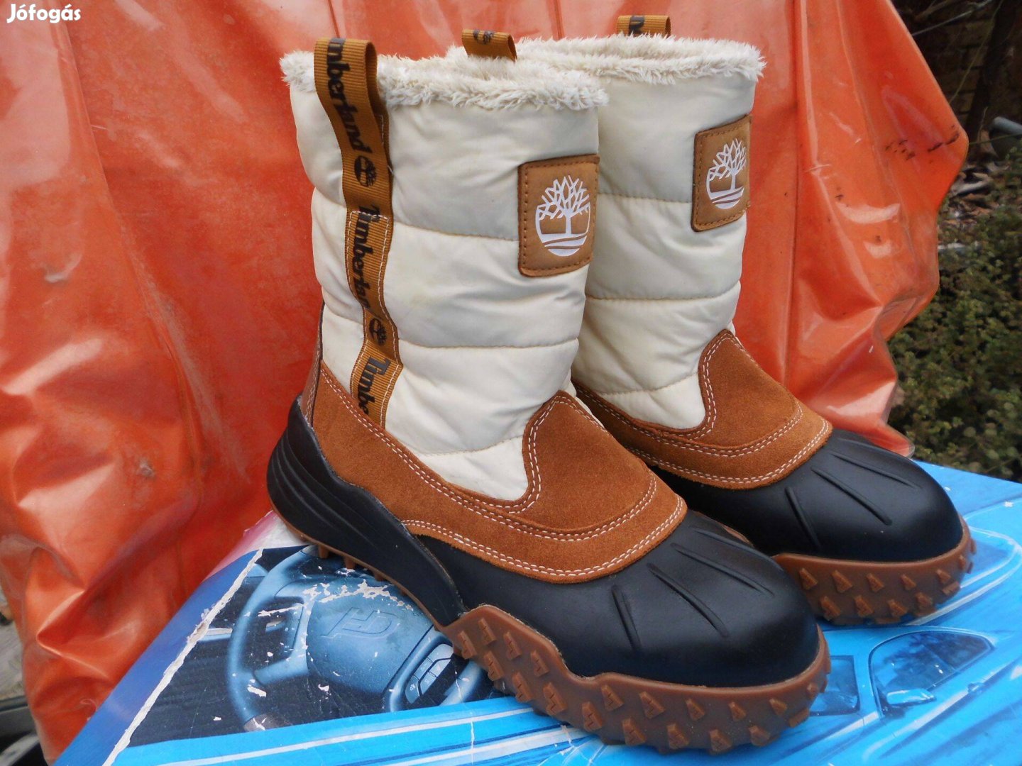 Timberland barna-bézs 37.5-es bundás télicsizma eladó,