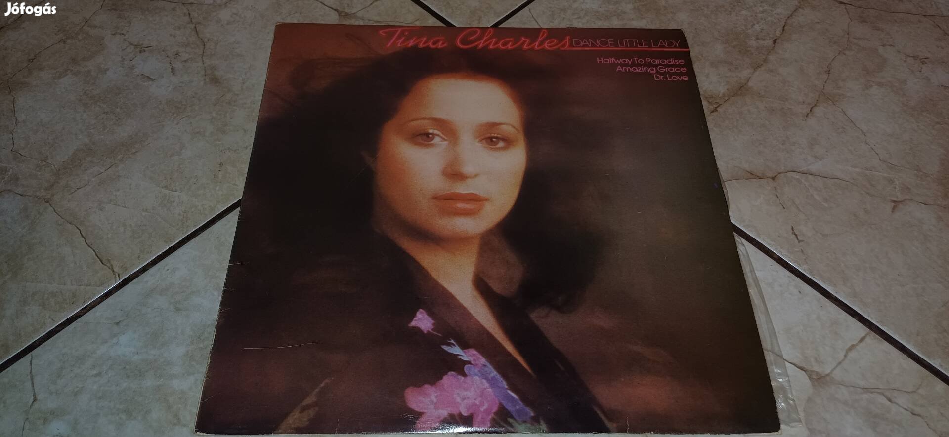 Tina Charles bakelit hanglemez