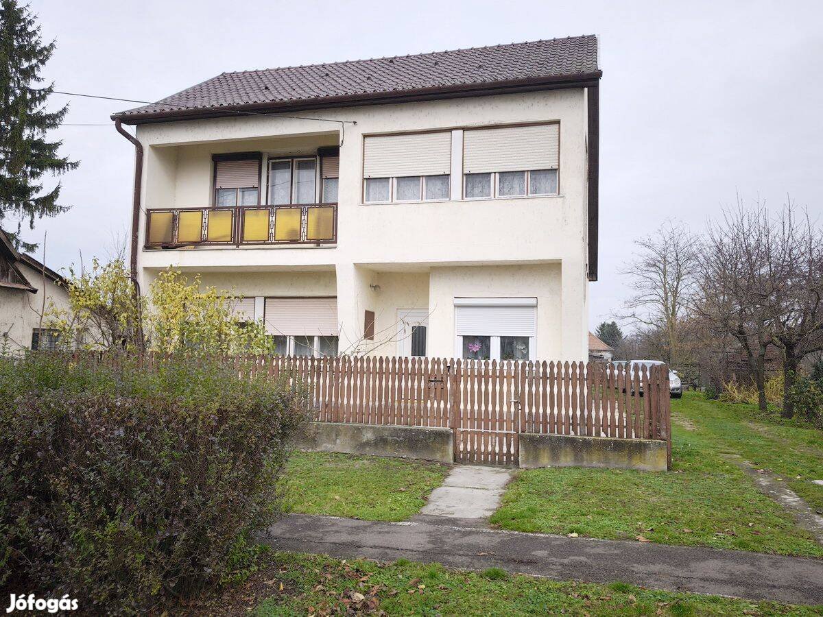 Tisza-tónál Tiszanánán családi ház eladó