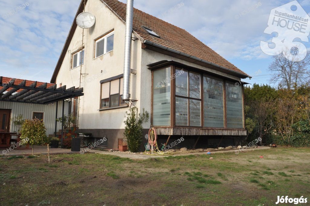 Tiszaalpáron két generációnak is alkalmas ház eladó!
