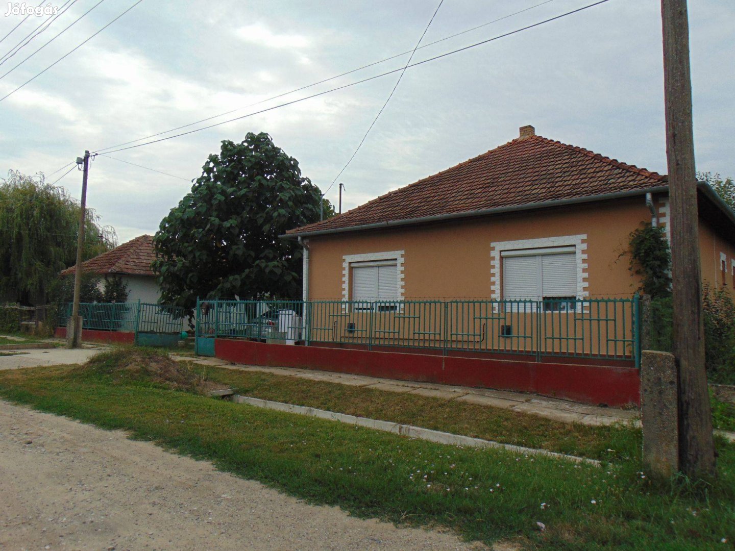 Tiszaderzsen felújított családi ház eladó (idn230721)
