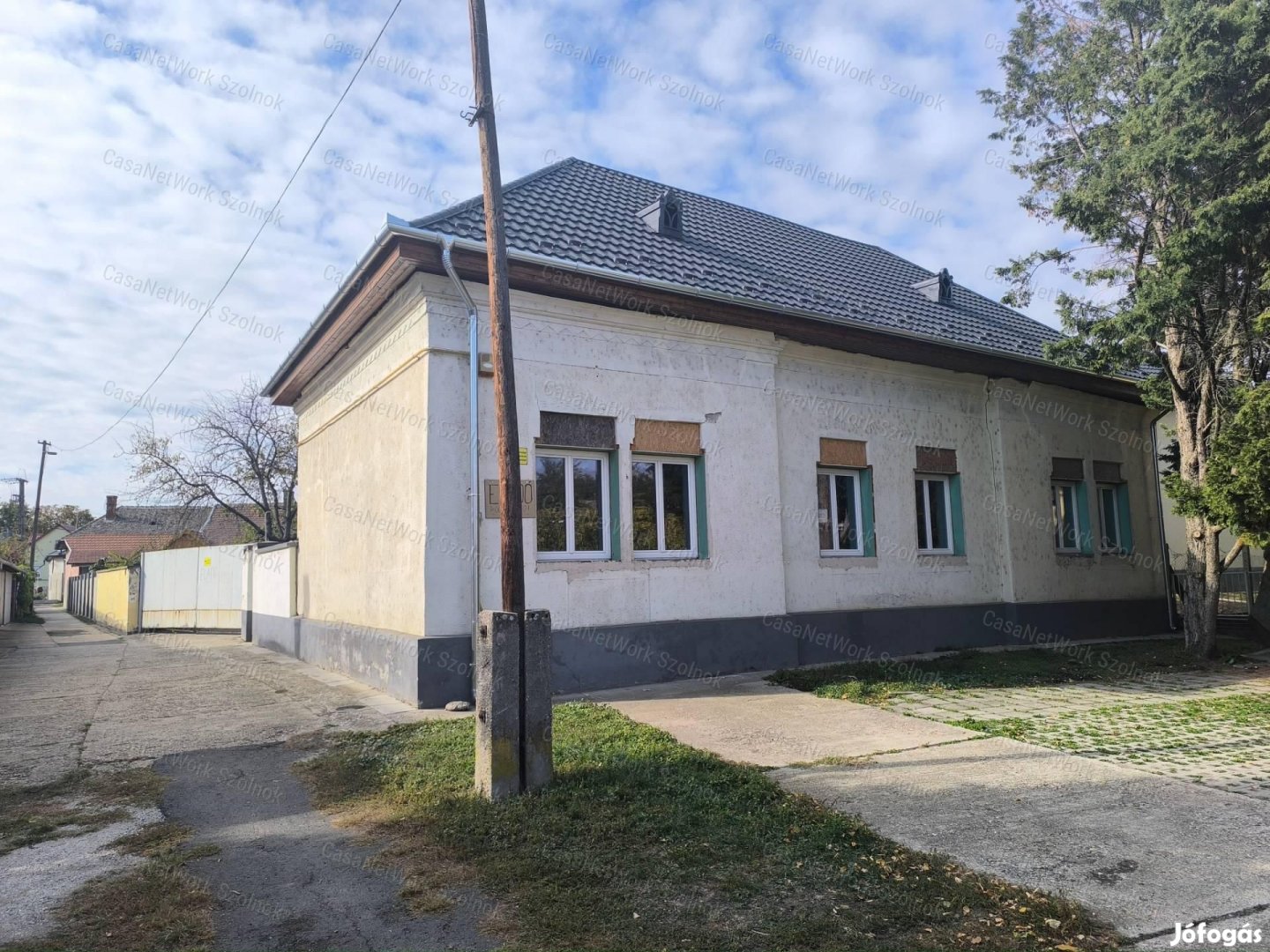 Tiszaföldvári üzem 259 m2-es épülettel eladó!