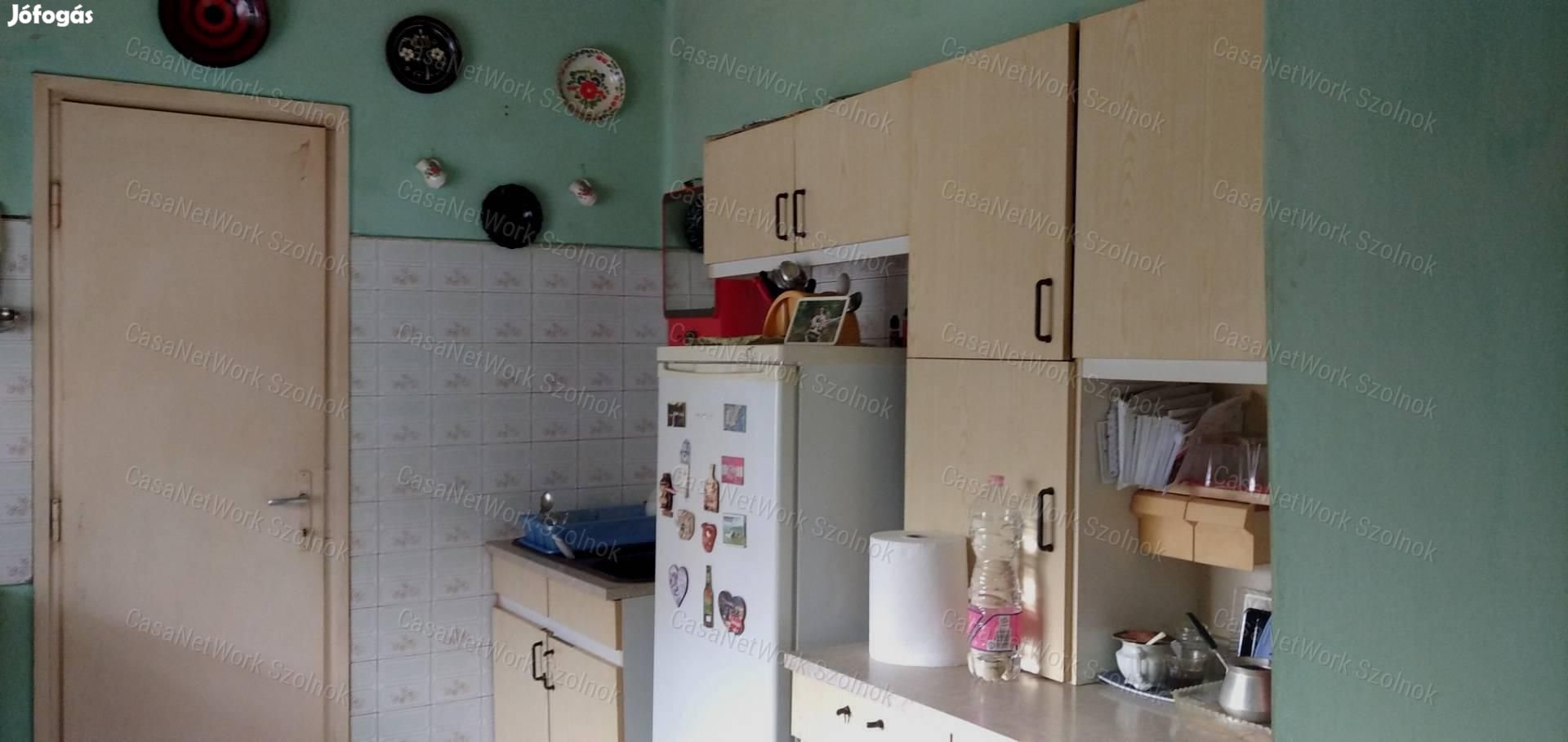 Tiszaföldváron eladó tégla építésű ház nagy kerttel!