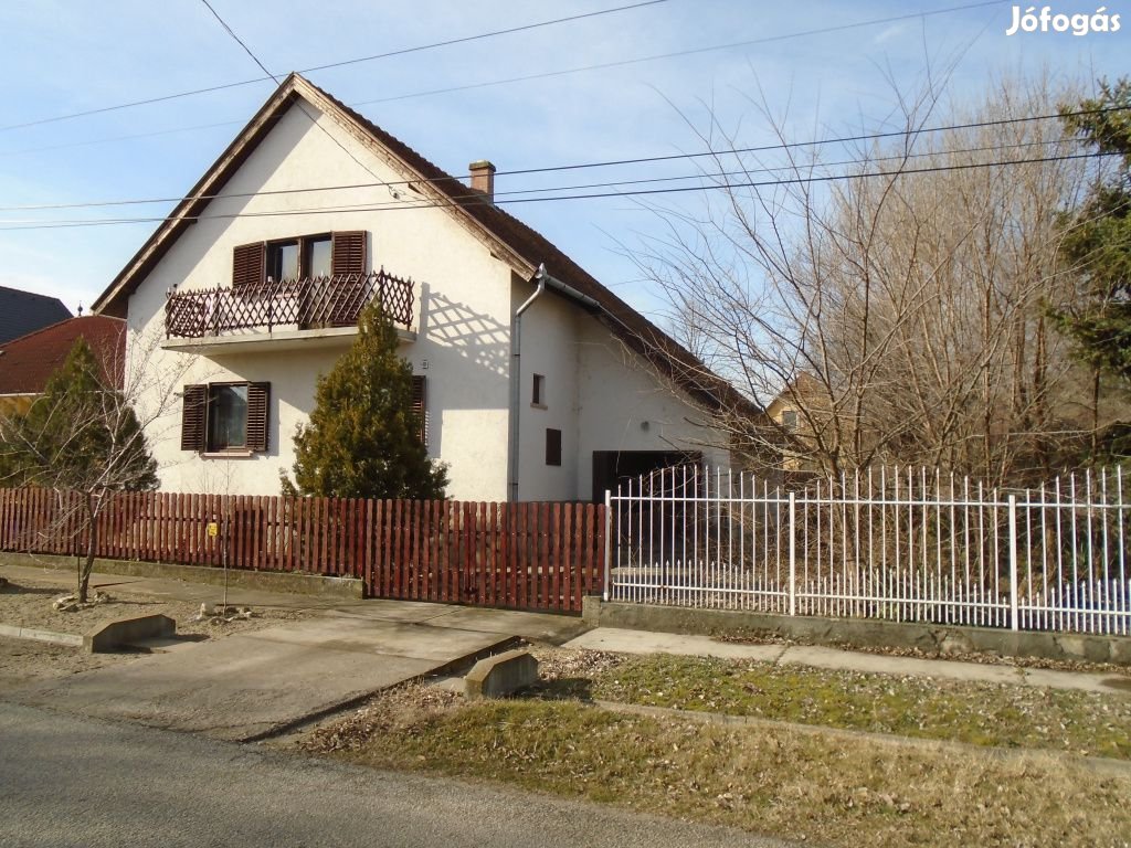 Tiszakécske, Kazinczy utca, 150 m2-es, családi ház, 4 szobás