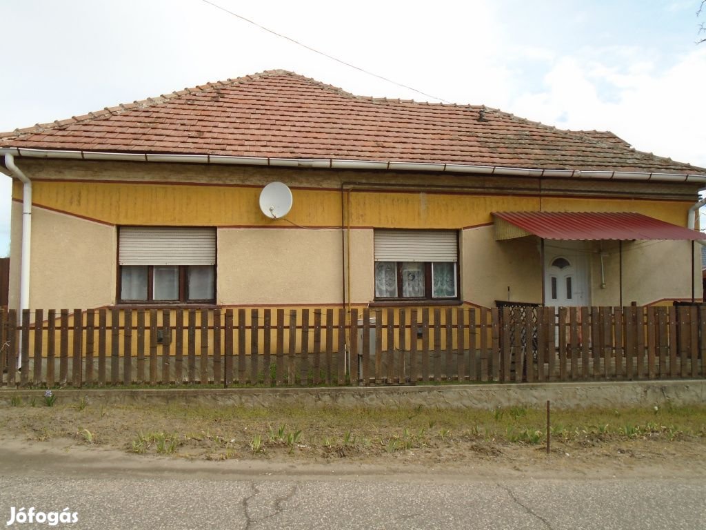 Tiszakécske, Kolozsvári utca, 53 m2-es, családi ház, 2 szobás