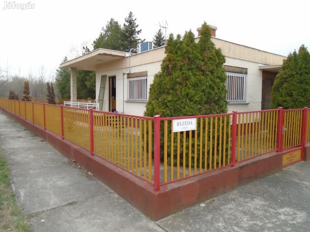 Tiszakécske, Rezeda utca, 42 m2-es, üdülő, 1 szobás,