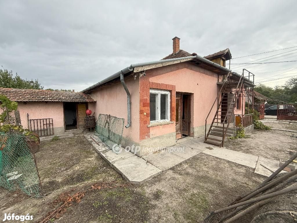 Tiszakécskei 52 nm-es ház eladó