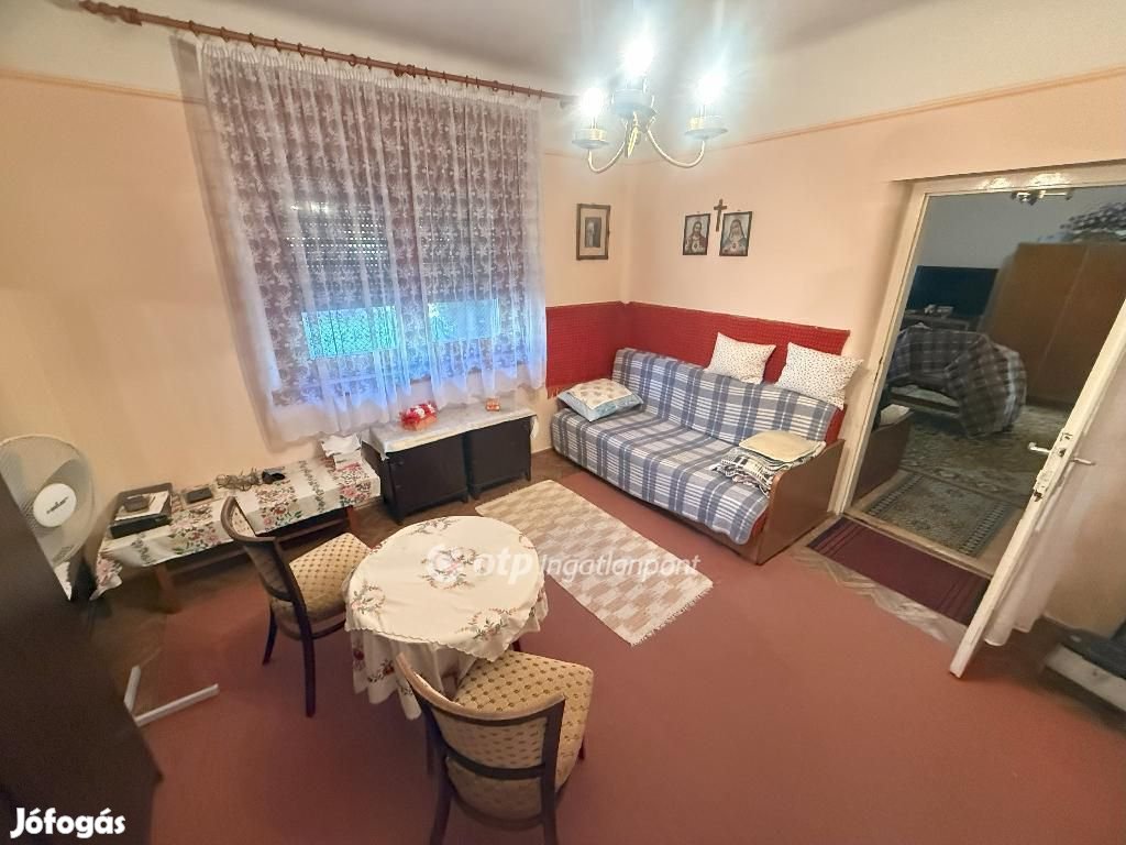 Tiszakécskei 64 nm-es ház eladó