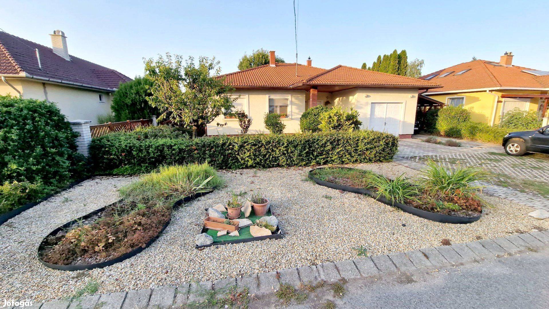 Tiszaújváros kertváros 155 m2-es 3 szobás nappalis gyönyörű ház eladó