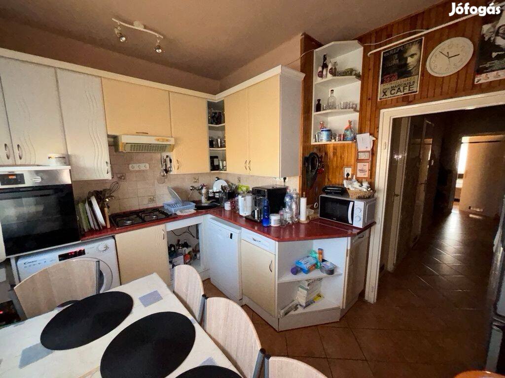 Tiszaújvárosban 3 szobás, dupla erkélyes, 85nm-es lakás