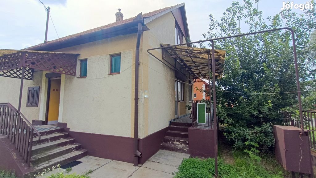 Tiszavasváriban Madách utcán eladó egy 77m2-es azonnal költözhető