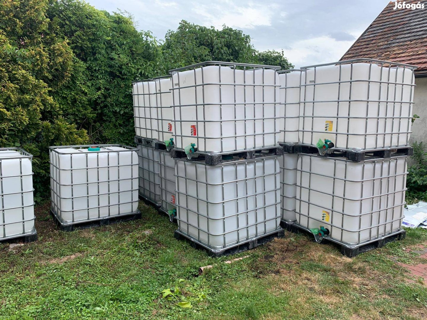 Tiszta 1000 literes IBC tartály