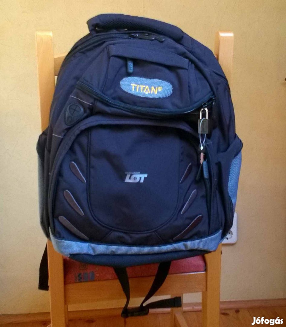 Titan Rock 22 literes laptoptartós hátizsák LOT légitársasági logóval