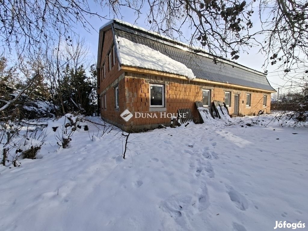 Tóalmási 338 nm-es ház eladó