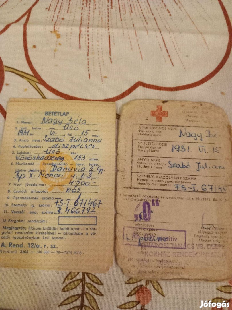Több db régi autós betétlap és Vöröskeresztes Igazoló lap