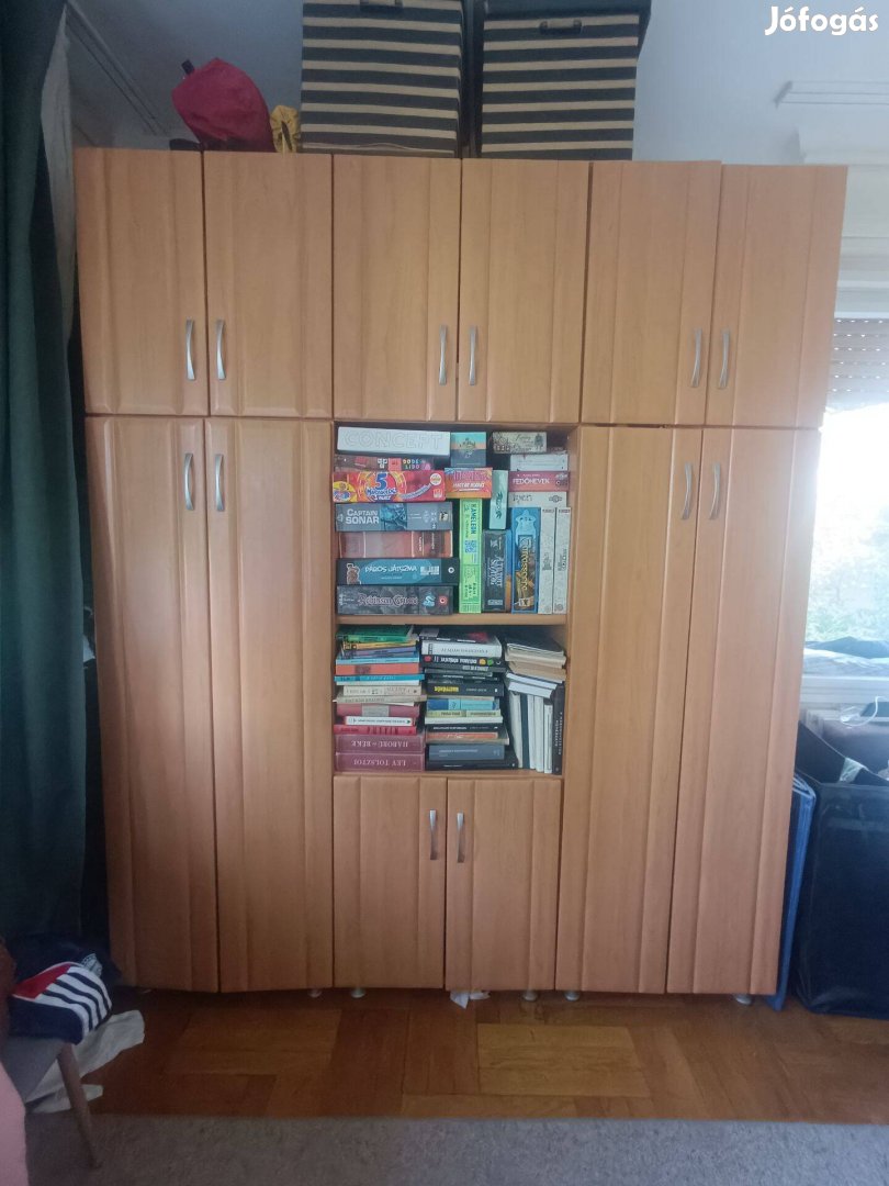 Több elemes szekrény