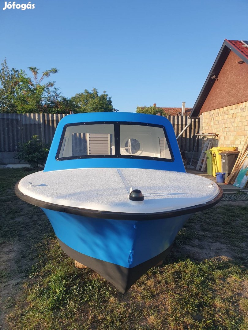 Többfunkciós hajó, csónak kiváló állapotban, motorral együtt!