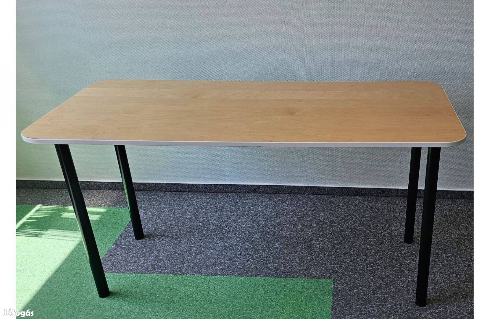 Többfunkciós irodai asztal