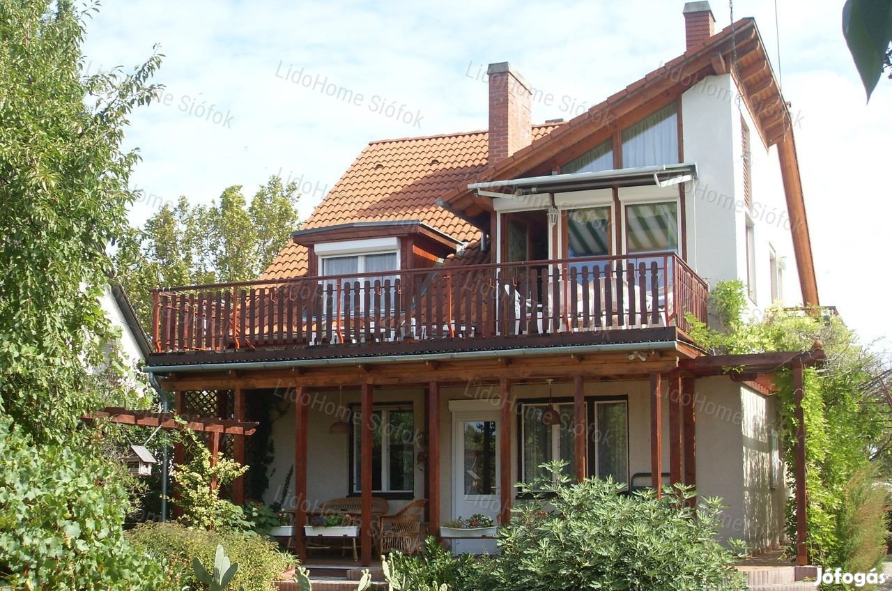 Többgenerációs lakóház az üdülőövezetben eladó!