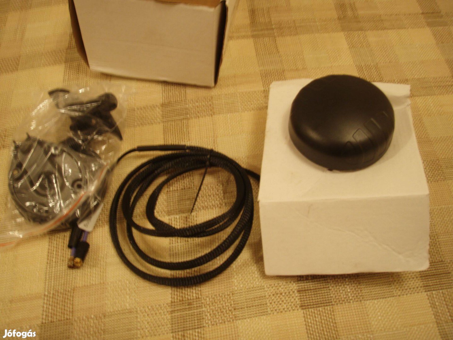 Többirányú Poynting antenna Puck-0002-V1-01