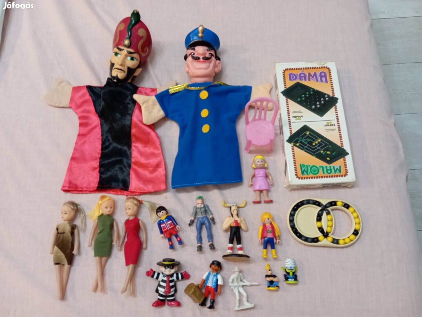 Többségében retro játékok,bábok, figurák egyben eladó 