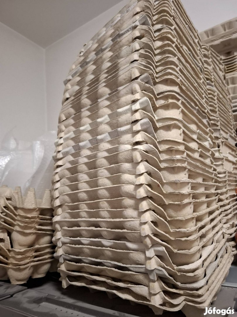 Többszáz darab tojástartó eladó