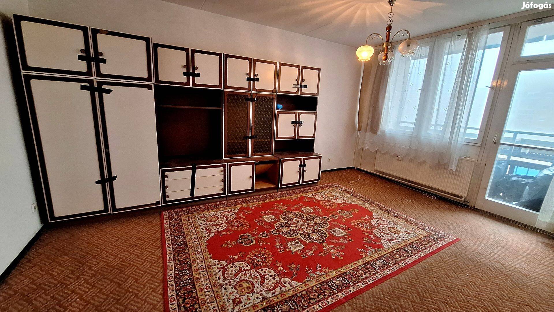 Tócóskert téren eladó 8, emeleti felújítandó lakás