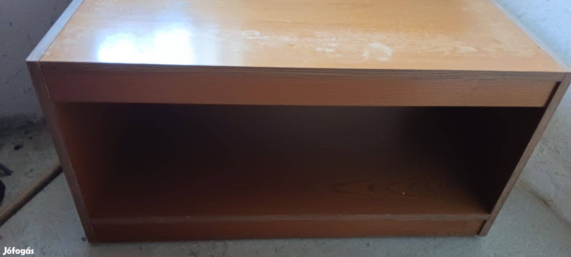 Tögyfa dohányzó asztal