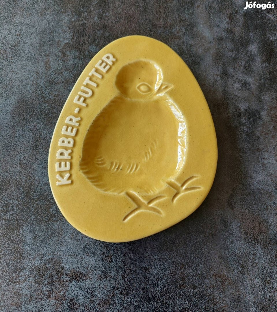 Tojás alakú húsvéti dísztálka csibe mintával