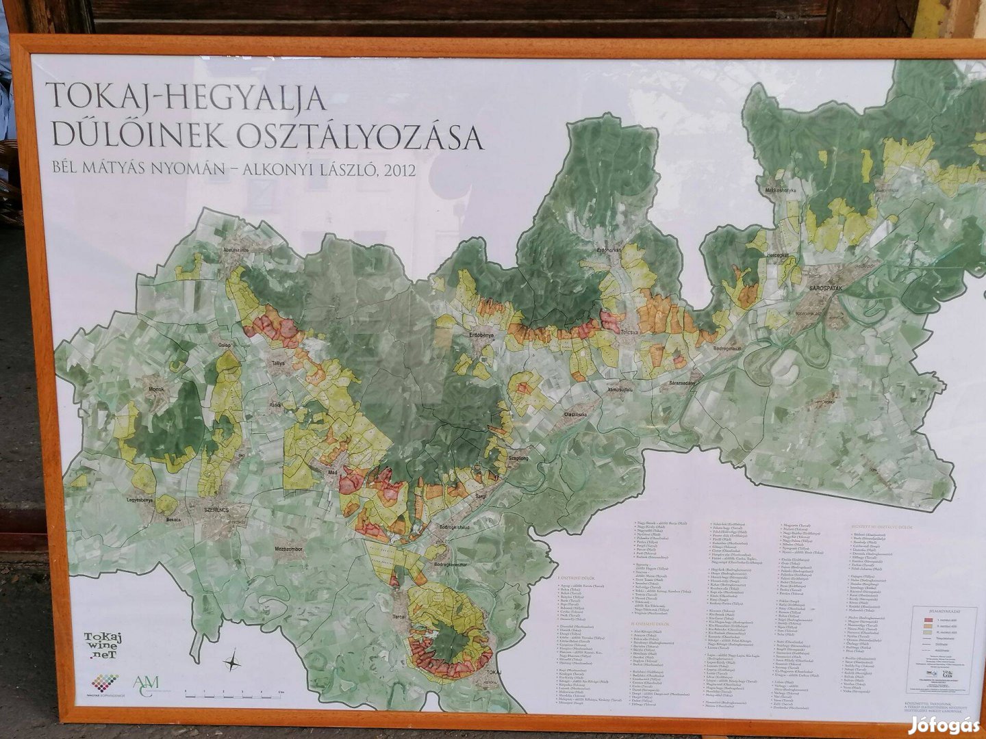 Tokaj-Hegyalja térkép keretezve, üveg mögött