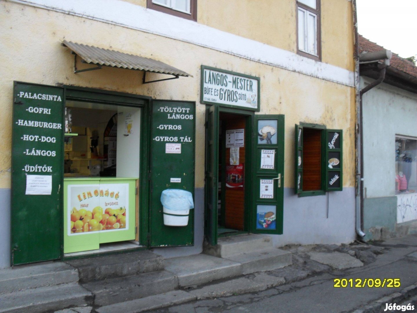 Tokaj abszolút belvárosában kiadó üzlethelyiség!