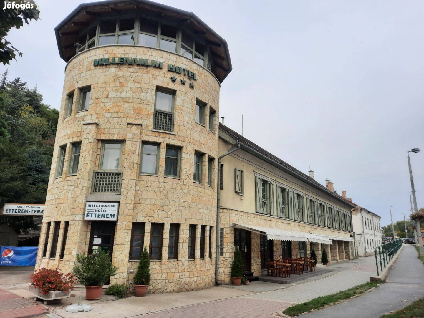 Tokaj belvárosában eladó 18 szobás , 400 nm-es szálloda