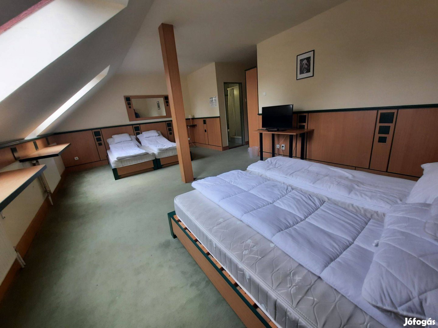 Tokaj belvárosában eladó 18 szobás , 400 nm-es szálloda