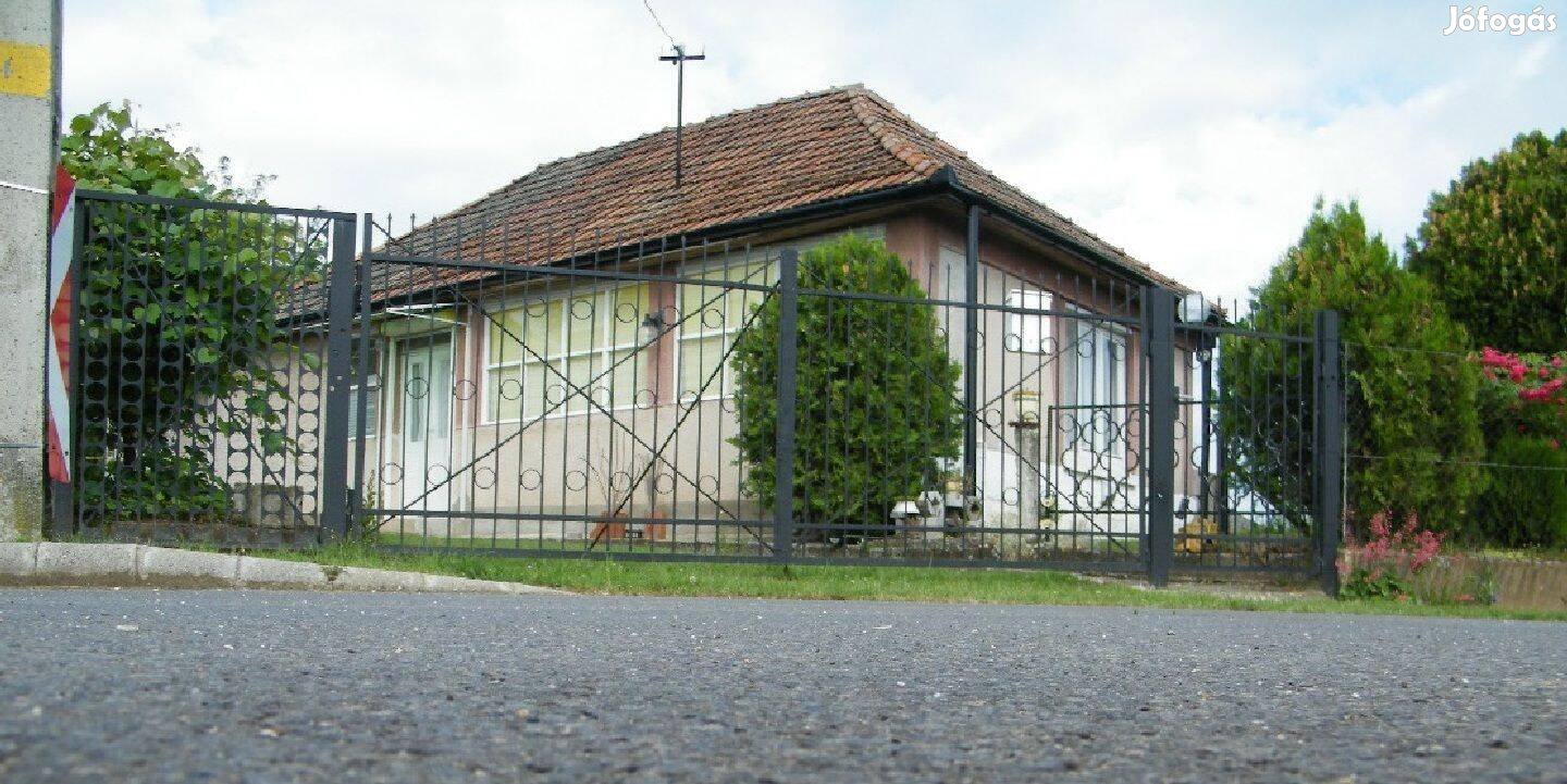 Tokaj környéki Tisza közeli házat cserélek dunántúli Győr környékire