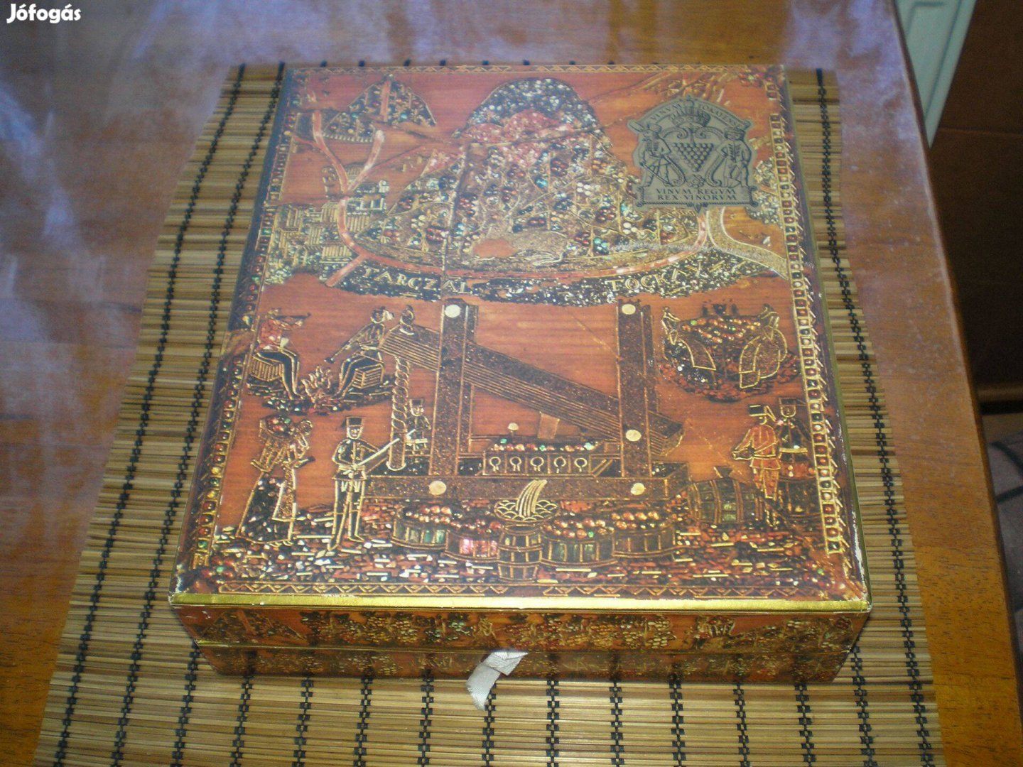 Tokaji régi nagyobb kinyitható doboz 28 x 24 x 8 cm