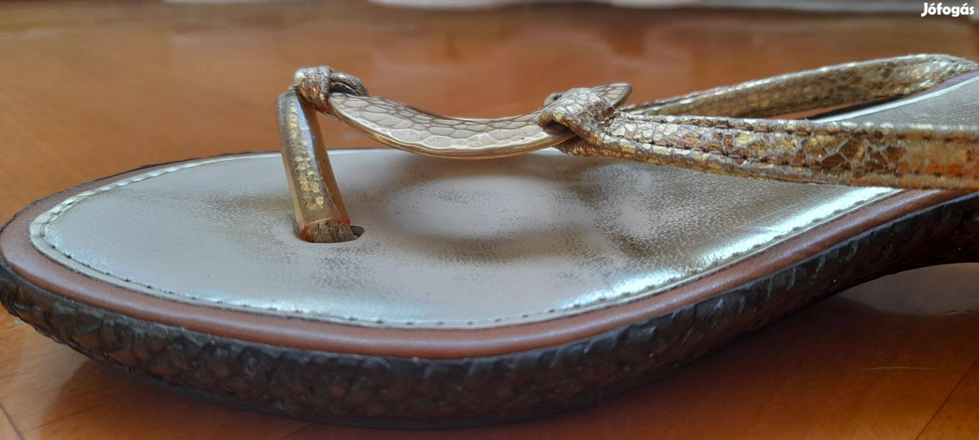 Tökéletes állapotú,Újszerű Salamander női nyári szandál eladó