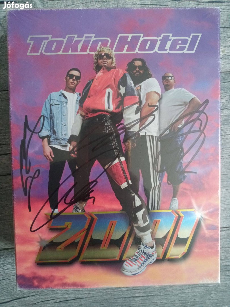 Tokio Holtel 2001 dedikált fanbox