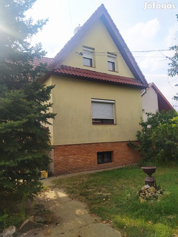 Tököl, Petőfi utca közeli utca, 86 m2-es, családi ház, 3+1 félszobás
