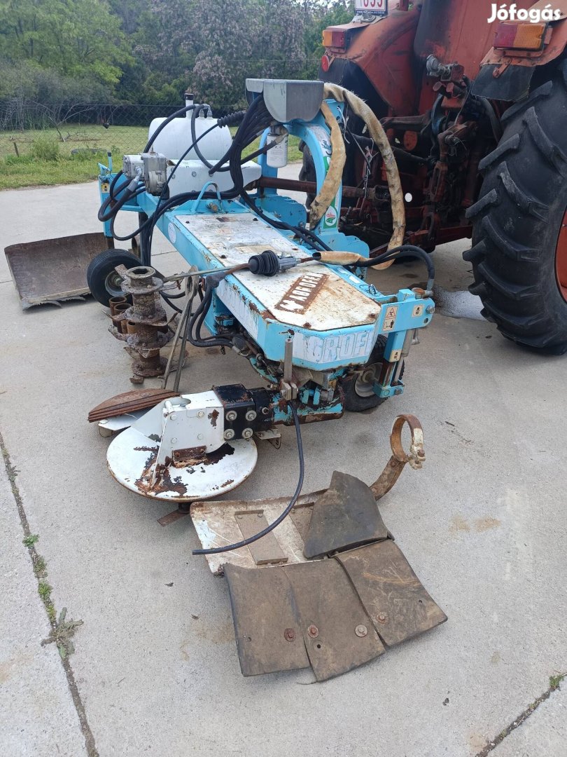 Tőközművelő hidraulikus gép