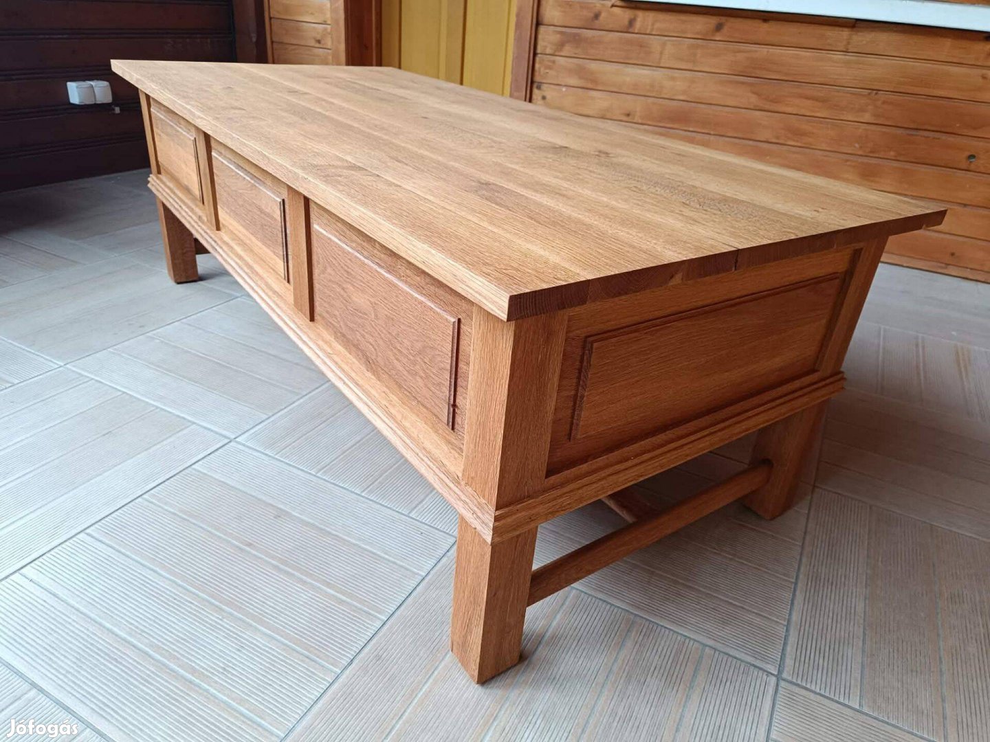 Tölgy dohányzó asztal